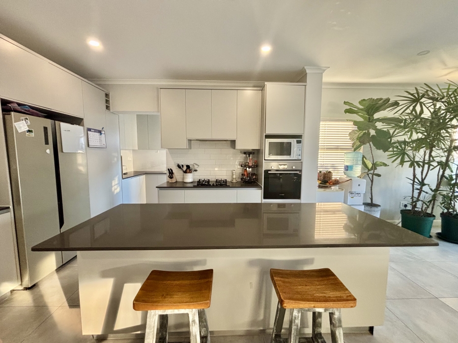 4 Bedroom Property for Sale in Sandown Western Cape
